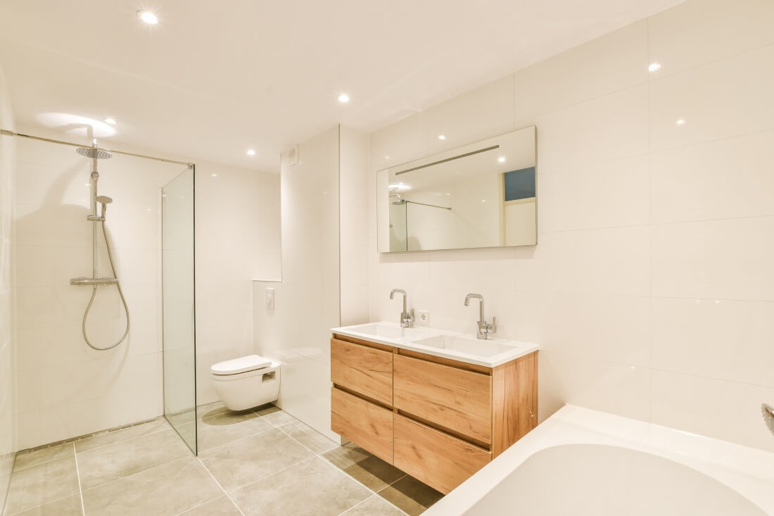 Walk-in sprchový kút do kúpeľne. Minimalistický a elegantný sprchový kút od Sklofix. 